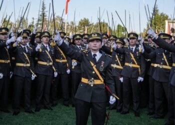Teğmenlerin savunmasını Türkiye Barolar Birliği Başkanı Erinç Sağkan üstlendi