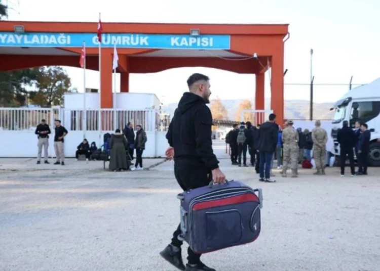 Suriyelilerin dönüşünü hızlandırmak için 11 yıldır kapalı olan Yayladağı Hudut Kapısı yeniden açıldı 1 Suriyelilerin dönüşünü hızlandırmak için 11 yıldır kapalı olan Yayladağı Hudut Kapısı yeniden açıldı