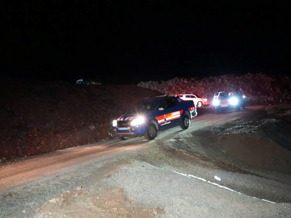 Radarda görünüp kaybolan cisim için Jandarma, AFAD ve Türk Hava Kuvvetleri teyakkuza geçti 5 Radarda görünüp kaybolan cisim için Jandarma, AFAD ve Türk Hava Kuvvetleri teyakkuza geçti