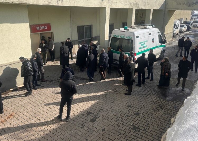 Sahipsiz köpeklerin saldırısına uğrayan çocuk hayatını kaybetti 1 Sahipsiz köpeklerin saldırısına uğrayan çocuk hayatını kaybetti