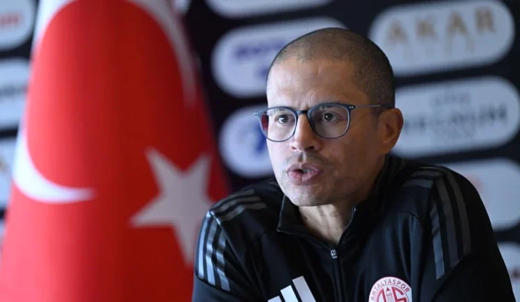 Antalyaspor, Alex de Souza ile yolları ayırdı 1 Antalyaspor, Alex de Souza ile yolları ayırdı