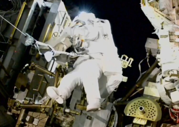 Uzayda mahsur kalan kadın astronot, 7 ay sonra uzay yürüyüşü yaptı 1 Uzayda mahsur kalan kadın astronot, 7 ay sonra uzay yürüyüşü yaptı