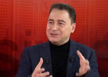 Babacan, başörtülü halası için ‘Yahudi’ diyenlere sert çıktı: Bu iftiralar siyasi ahlaksızlığın geldiği noktayı gösteriyor