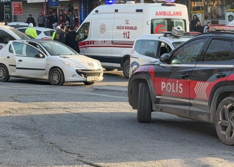 Kovalamaca sonucu durdurulan aracın bagajından ceset çıktı 1 Kovalamaca sonucu durdurulan aracın bagajından ceset çıktı