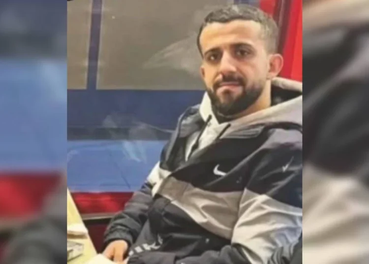 Başkasına benzetildiği için dövüldü ve bıçaklandı, hastanede hayatını kaybetti 1 Başkasına benzetildiği için dövüldü ve bıçaklandı, hastanede hayatını kaybetti