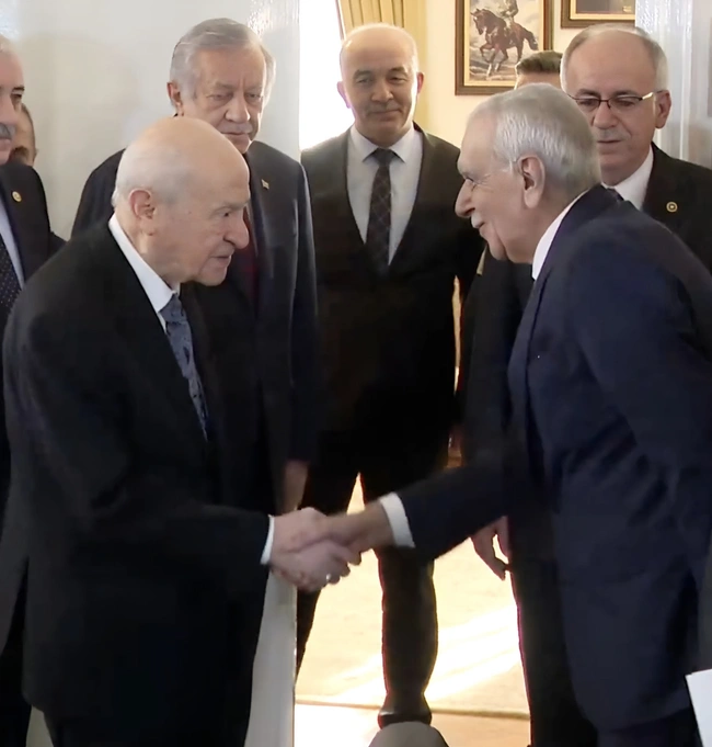 Ankara'da kritik temas: Devlet Bahçeli- DEM Parti heyeti arasında 40 dakikalık görüşme!