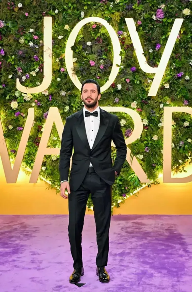 Riyad’da Tarkan konseri; Barış Arduç, Tuba Büyüküstün ödül sundu