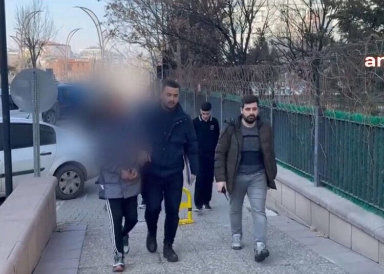 Beden eğitimi öğretmeni, 5 erkek çocuğu tacizden tutuklandı 1 Beden eğitimi öğretmeni, 5 erkek çocuğu tacizden tutuklandı