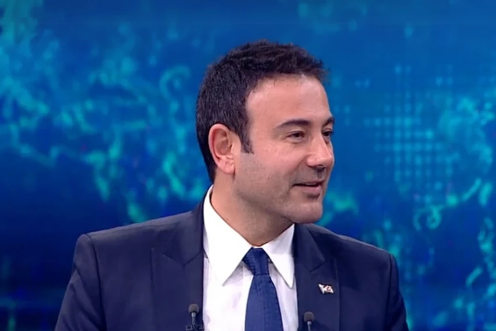 Başkan gözaltında; Beşiktaş Belediyesi önüne polisler yerleştirildi