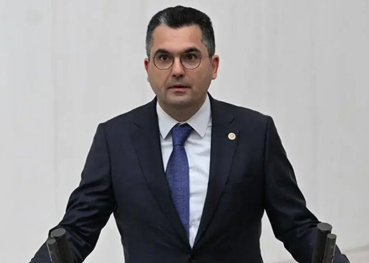 Burak Dalgın, DEVA Partisi'nden istifa etti: Milletvekili sayısı 11'e düştü 1 Burak Dalgın, DEVA Partisi’nden istifa etti: Milletvekili sayısı 11’e düştü