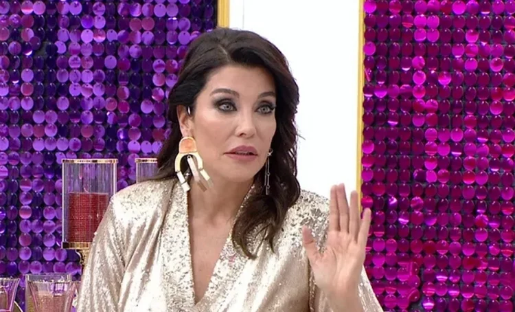 Deniz Akkaya, gece gelen polisleri X'ten yayınlayınca adli işlem başlatıldı 1 Deniz Akkaya, gece gelen polisleri X’ten yayınlayınca adli işlem başlatıldı