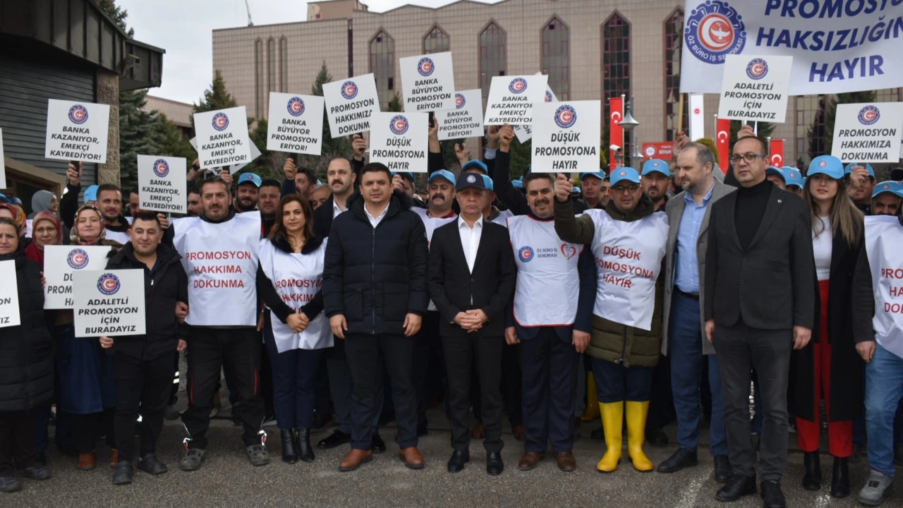 Diyanet çalışanları, banka promosyonu için eylem yaptı