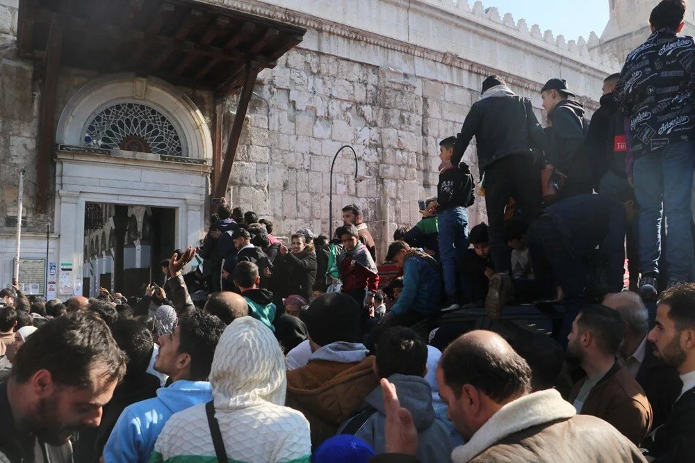 Emevî Camii’nde cuma namazında izdiham: Ölü ve yaralılar var! 2 Emevî Camii’nde cuma namazında izdiham: Ölü ve yaralılar var!