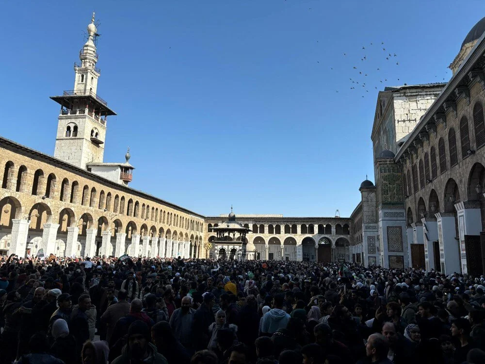 Emevî Camii’nde cuma namazında izdiham: Ölü ve yaralılar var! 3 Emevî Camii’nde cuma namazında izdiham: Ölü ve yaralılar var!