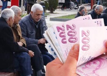 Eşi vefat eden erkeklere de dul maaşı geliyor