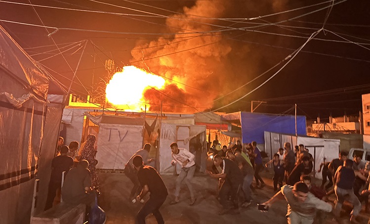 İsrail çadırları bombaladı! 9'u çocuk 19 insanı katletti 1 İsrail çadırları bombaladı! 9’u çocuk 19 insanı katletti