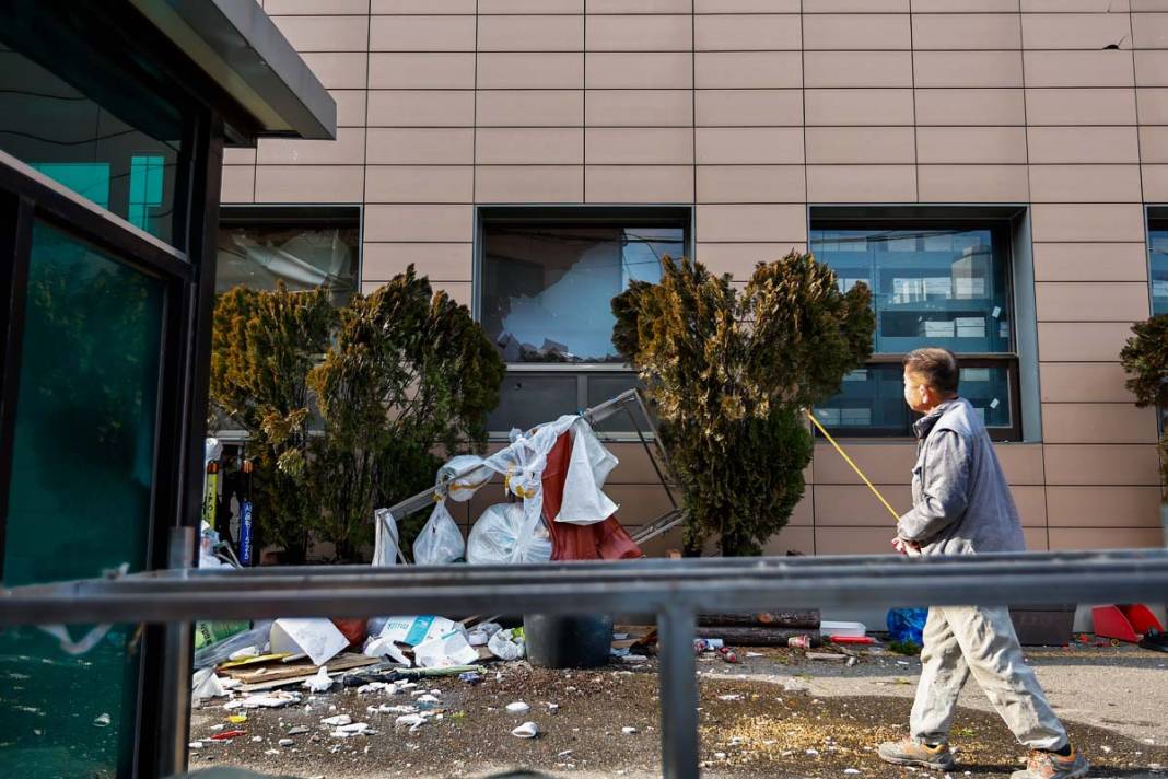 Güney Kore durulmuyor: Yoon hakkında tutuklama kararı çıkaran mahkeme tahrip edildi