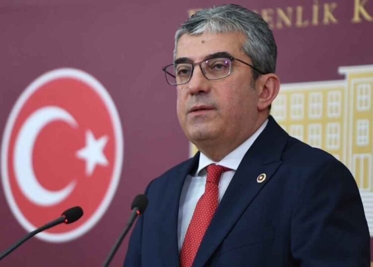 CHP’li Günaydın'dan tepki: Milleti böyle teslim alamazsınız 1 CHP’li Günaydın: TBMM’de Cumhurbaşkanı’na sultan yetkisi veren bir düzenleme görüşülecek