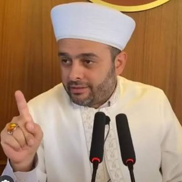İmam Halil Konakçı, kendisine tepki gösteren vatandaşı camiden attırdı
