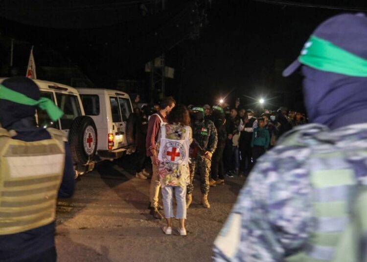 Hamas, yarın serbest bırakacağı 4 İsrail askerin isimlerini açıkladı 1 Hamas, yarın serbest bırakacağı 4 İsrail askerin isimlerini açıkladı