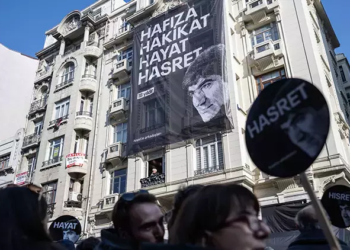 Hrant Dink, katledildiği Agos Gazetesi önünde anıldı