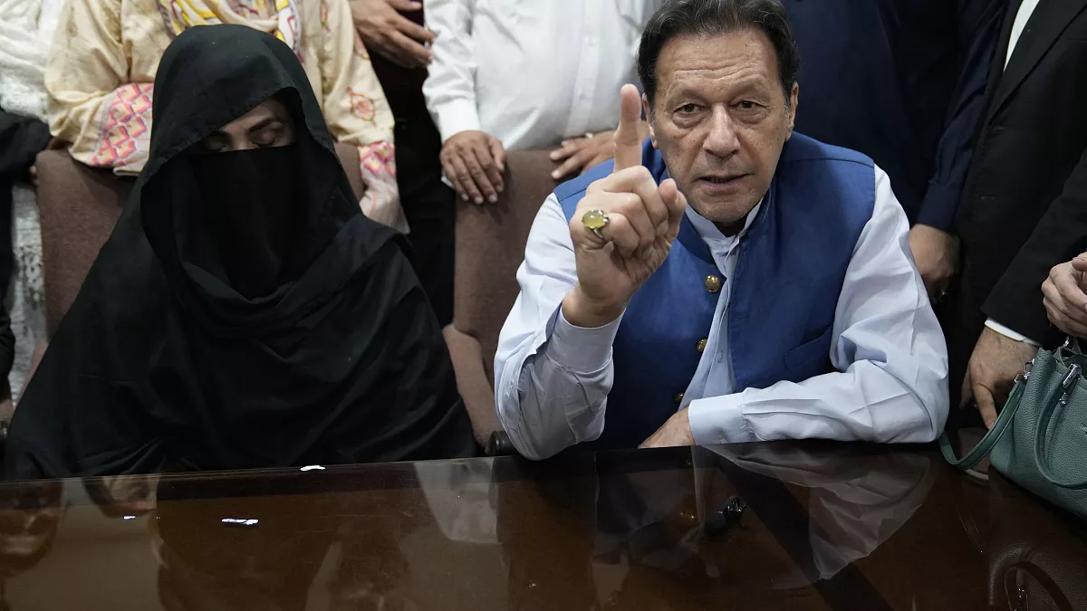 Pakistan'ın eski Başbakanı İmran Han, yolsuzluk suçlamasıyla 14 yıl hapse mahkum edildi