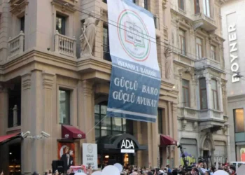 Hedefteki İstanbul Barosu olağanüstü kurultaya gidiyor