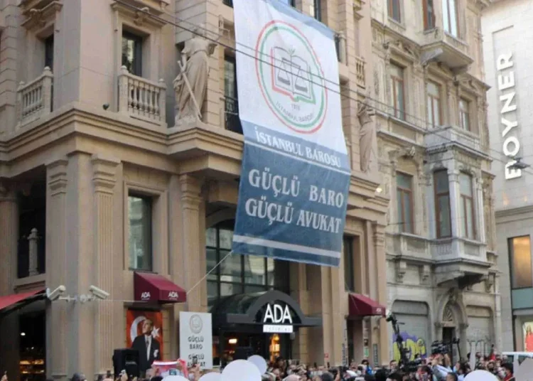 Hedefteki İstanbul Barosu olağanüstü kurultaya gidiyor 1 Hedefteki İstanbul Barosu olağanüstü kurultaya gidiyor
