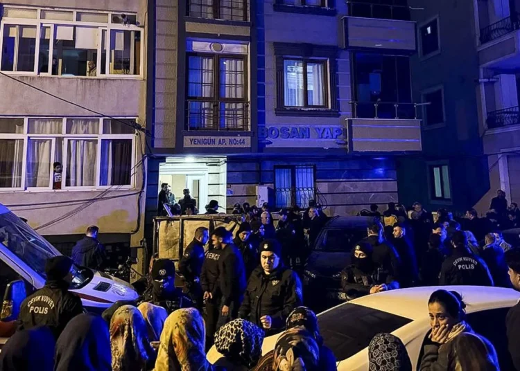 Katliam yaptı! Eyüpsultan'da ailesinden 4 dört kişiyi öldürüp kaçtı ama yakalandı 1 Katliam yaptı! Eyüpsultan’da ailesinden 4 dört kişiyi öldürüp kaçtı ama yakalandı