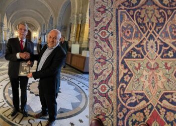 Lahey Adalet Divanı’ndaki Hereke halısını Sultan Reşad hediye etmiş