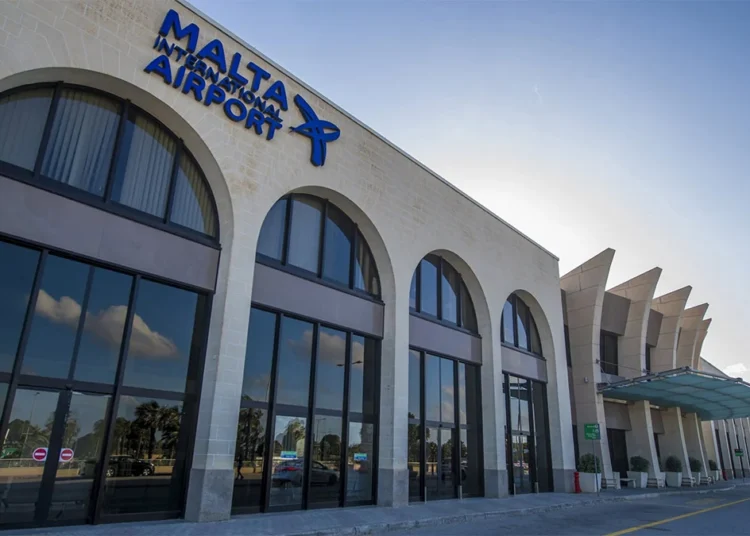 Malta Havalimanına acil iniş yapan THY uçağındaki bazı yolcular kaçarak kayıplara karıştı 1 Malta Havalimanına acil iniş yapan THY uçağındaki bazı yolcular kaçarak kayıplara karıştı