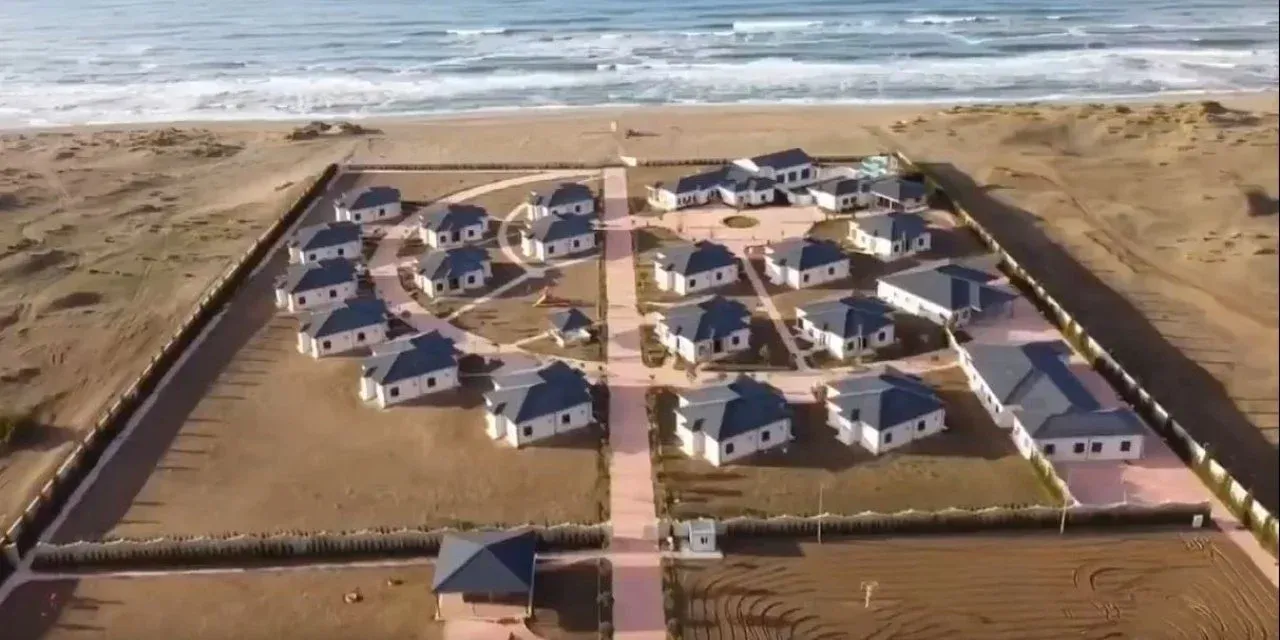 Sakarya'da Menzil tarikatına ait kaçak tatil köyü, AK Partili belediye tarafından yıkıldı