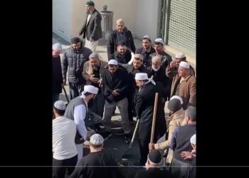 Menzil’de miras kavgası sürüyor: Köydeki mermer yolu hiltilerle kırdılar