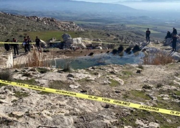 Mermer ocağındaki su dolu çukura düşen iki çocuk hayatını kaybetti 1 Mermer ocağındaki su dolu çukura düşen iki çocuk hayatını kaybetti