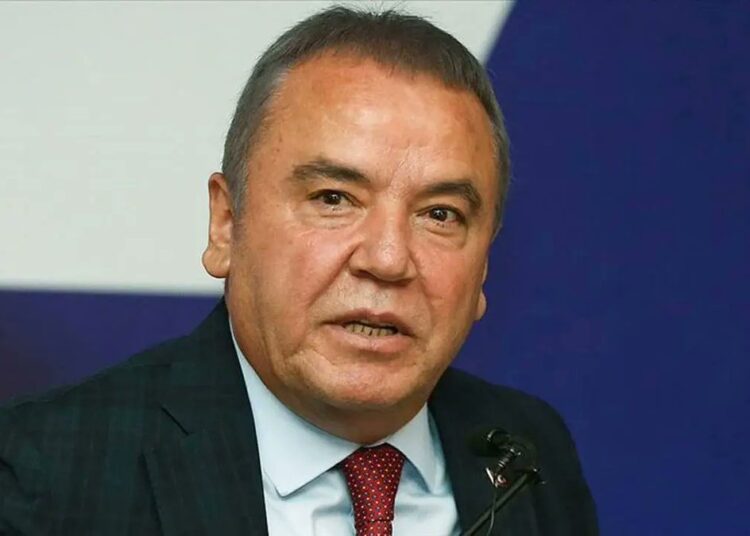 Yeğenini Genel Sekreter Yardımcısı yapan Muhittin Böcek’ten açıklama: ‘Öz değil’