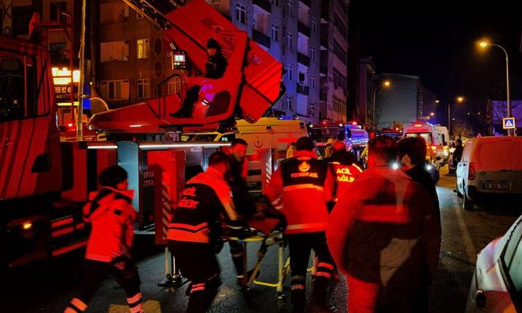 Otelin mutfağında sabaha karşı çıkan yangında 3 kişi öldü 1 Otelin mutfağında sabaha karşı çıkan yangında 3 kişi öldü