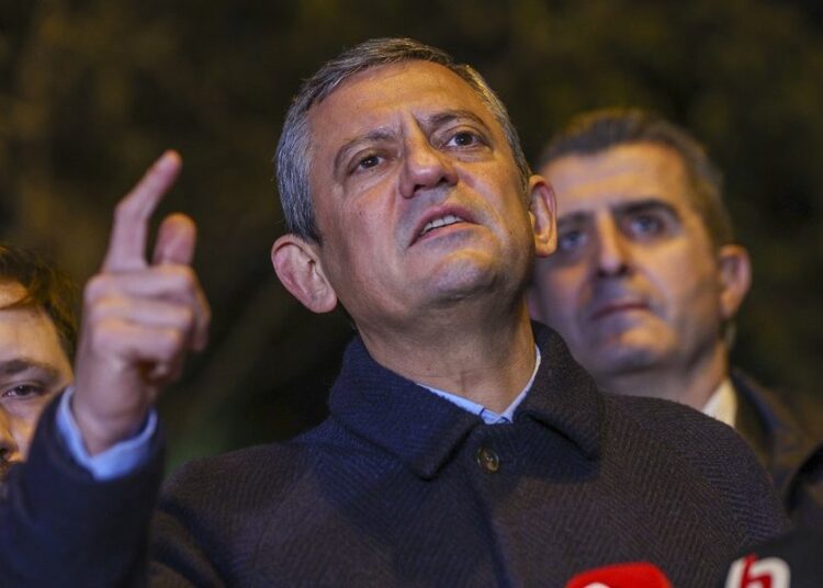 Özgür Özel'den '66 can kaybı bilgisi AK Parti kongresi için bekletildi' iddiası: '6 saat bekledik' 1 Özgür Özel’den ’66 can kaybı bilgisi AK Parti kongresi için bekletildi’ iddiası: ‘6 saat bekledik’