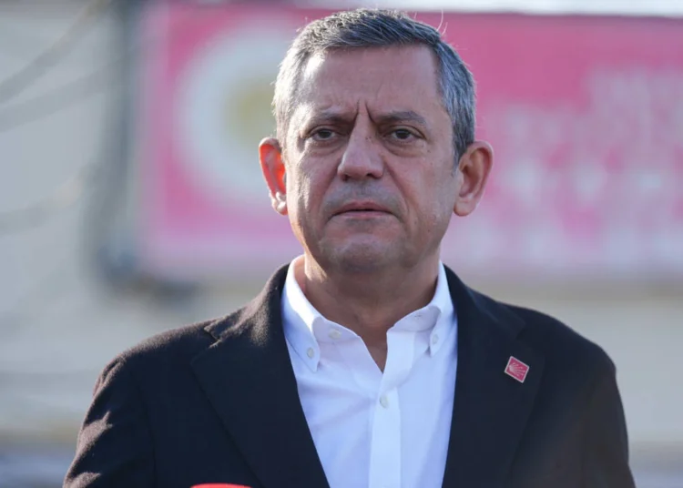 “Adayımız hazır” diyen Özel’den yeni açıklama: “Her toplantıda İmamoğlu’nun adı geçiyor” 1 “Adayımız hazır” diyen Özel’den yeni açıklama: “Her toplantıda İmamoğlu’nun adı geçiyor”
