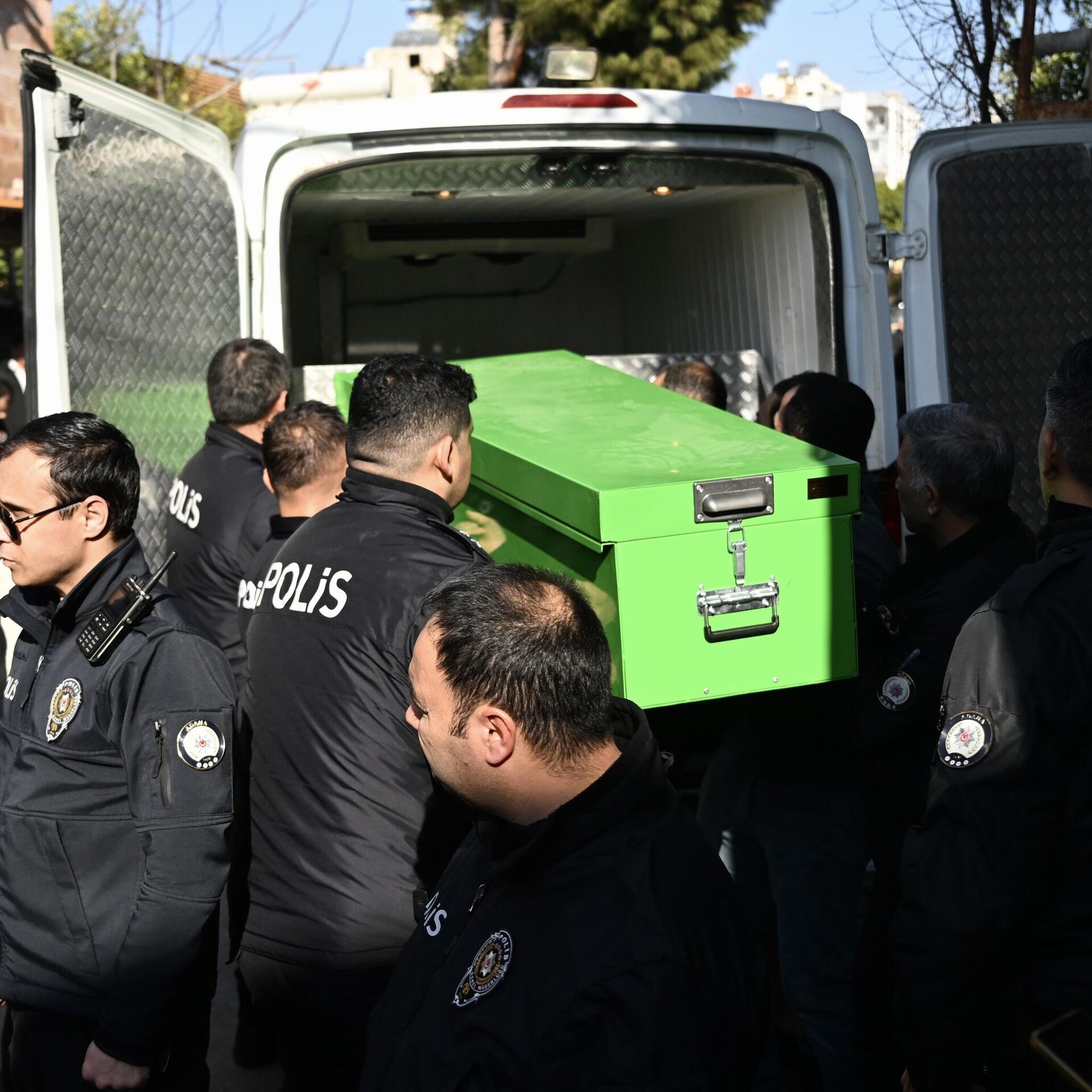 Adana’da ailesinden 5 kişiyi katleden kişi polis çıktı!