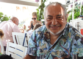 Evinde rahatsızlanan Reha Muhtar hastaneye kaldırıldı 5 Reha Muhtar, Ferdi Tayfur’un cenazesinde olanları görünce vasiyetini açıkladı