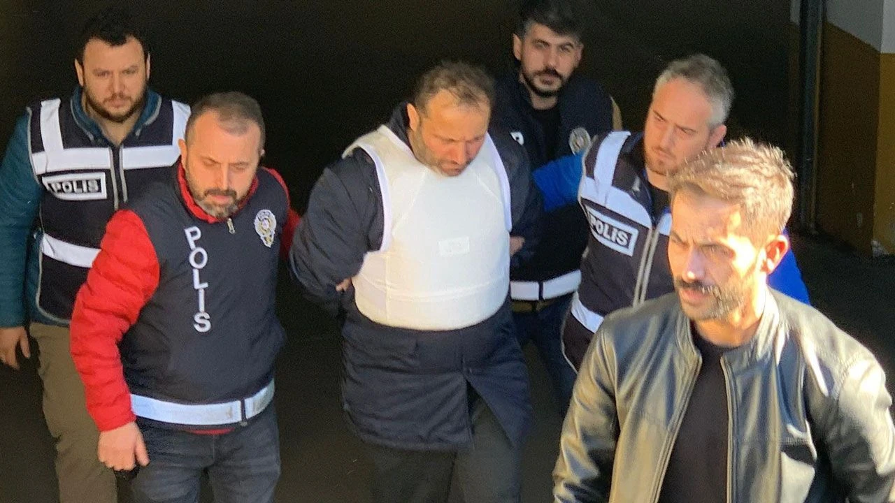 Babasının kartını vermediler diye PTT’de 2 kişiyi öldüren zanlıdan ‘pes’ dedirten savunma 3 Babasının kartını vermediler diye PTT’de 2 kişiyi öldüren zanlıdan ‘pes’ dedirten savunma
