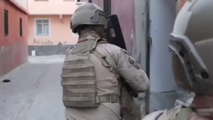 Sahte MİT'çi, çok sayıda silahla yakalandı