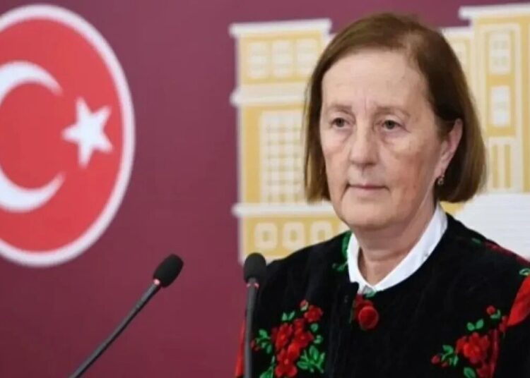 Selma Aliye Kavaf da DEVA Partisi’nden istifa etti