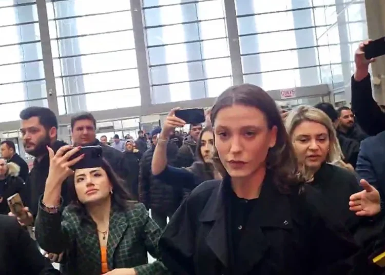 Serenay Sarıkaya, ifade vermek için adliyede 1 Serenay Sarıkaya, ifade vermek için adliyede