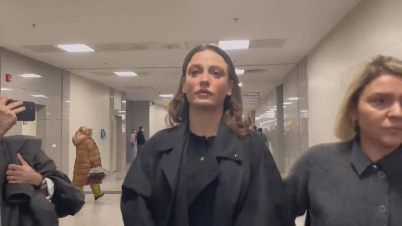 Serenay Sarıkaya, ifade vermek için adliyede