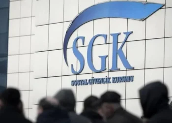 SGK, prim borcu olan 9,4 milyon kişinin banka hesaplarına bloke koyarak e-haciz başlattı