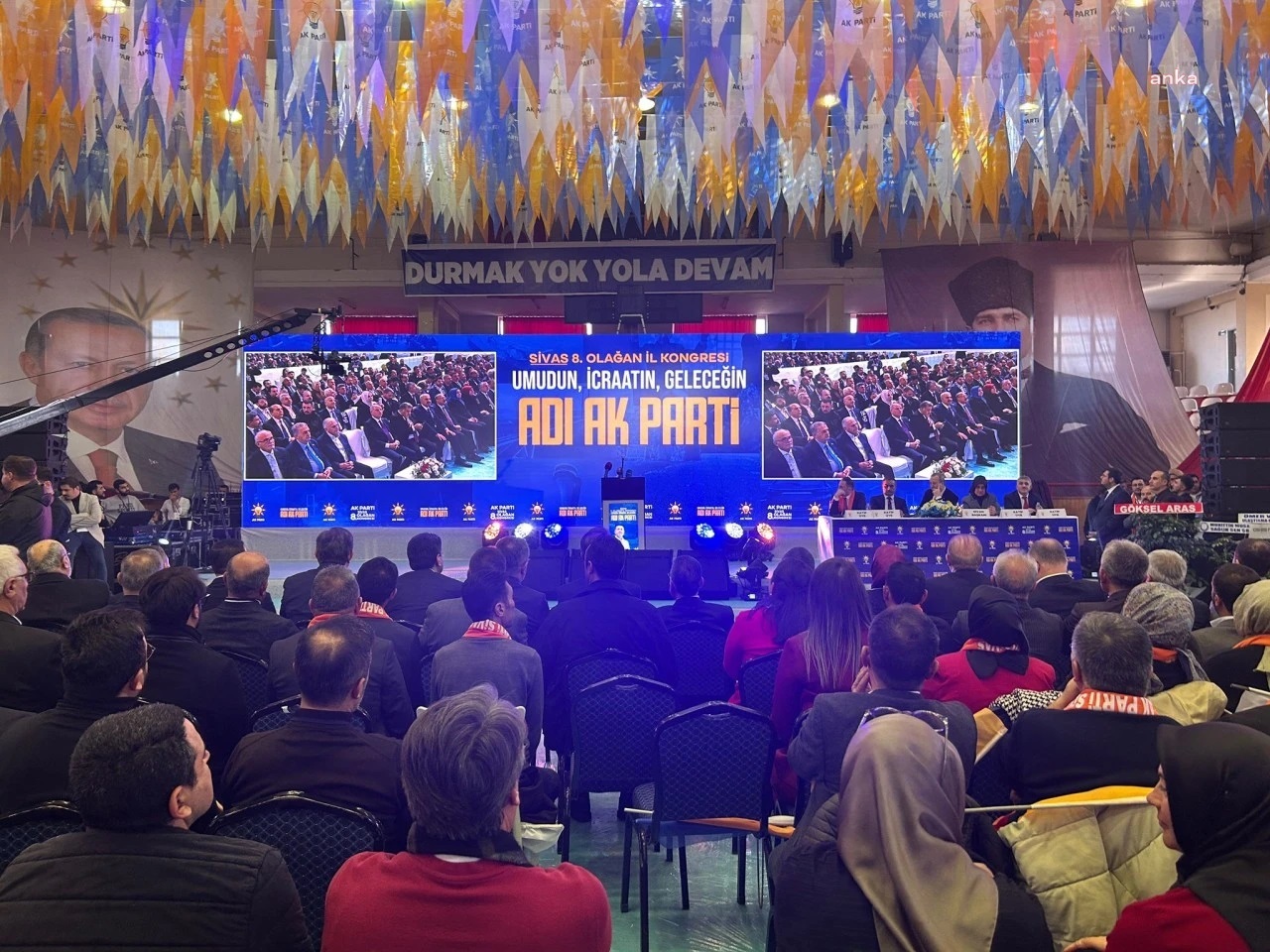 AK Parti Sivas Kongresi’nde ikinci liste kabul edilmeyince ortalık karıştı 2 AK Parti Sivas Kongresi’nde ikinci liste kabul edilmeyince ortalık karıştı