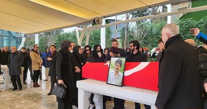 Ferdi Tayfur’un cenazesinden ayrılmak zorunda kalan Necla Nazır, yaşananları anlattı 2 Ferdi Tayfur’un cenazesinden ayrılmak zorunda kalan Necla Nazır, yaşananları anlattı