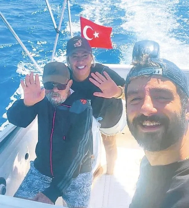 Ferdi Tayfur’un cenazesinden ayrılmak zorunda kalan Necla Nazır, yaşananları anlattı 6 Ferdi Tayfur’un cenazesinden ayrılmak zorunda kalan Necla Nazır, yaşananları anlattı
