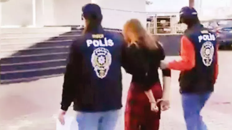 Ahlaksız telefonlarla ilgili 3 ‘çocuk’ daha gözaltına alındı 1 Ahlaksız telefonlarla ilgili 3 ‘çocuk’ daha gözaltına alındı